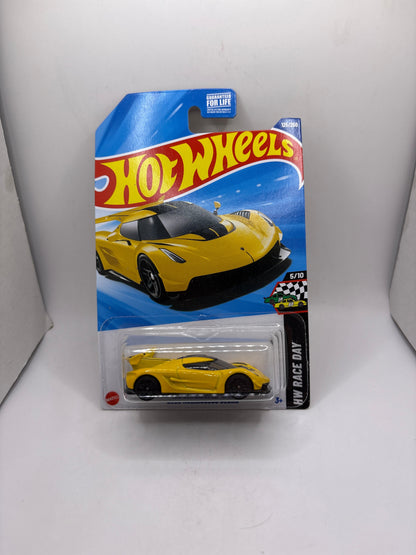 Hot Wheels 2020 Koenigsegg Jesko Diecast yellow